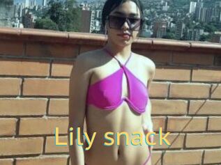 Lily_snack